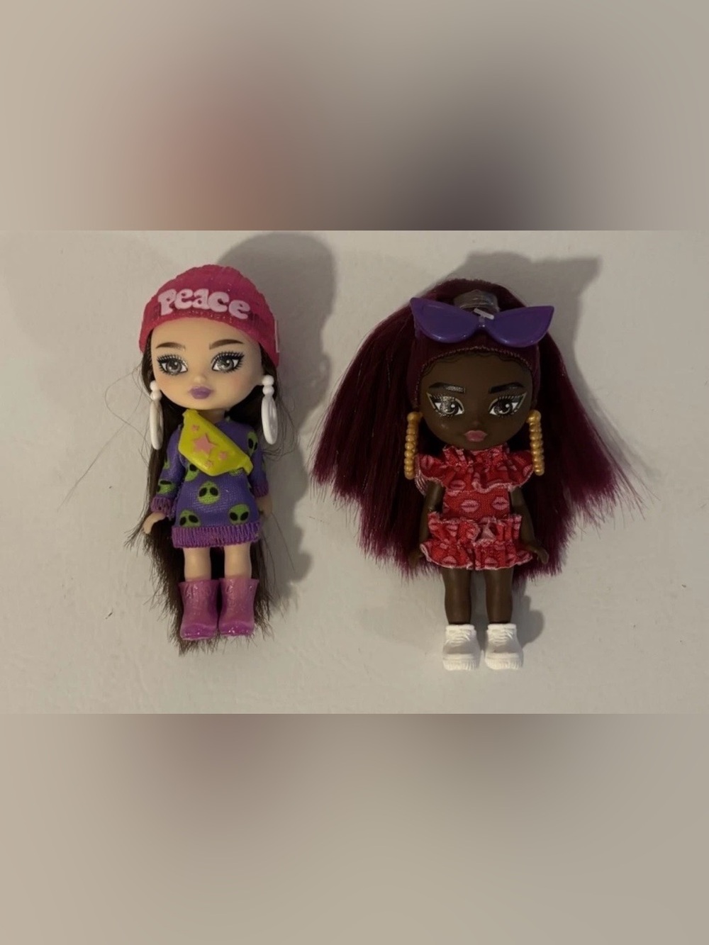 2/15$ 🦊Set Of 2 Barbie Extra Minis 5" Fashion Dolls - Mattel - Peace And Glasses